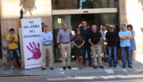 Sagunt guarda un minut de silenci pel presumpte assassinat masclista ocorregut a València