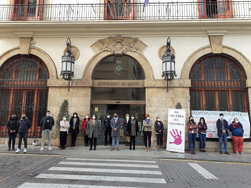Sagunt guarda un minut de silenci en senyal de condemna i repulsa pels presumptes assassinats masclistes ocorreguts a Majadahonda i Sestao