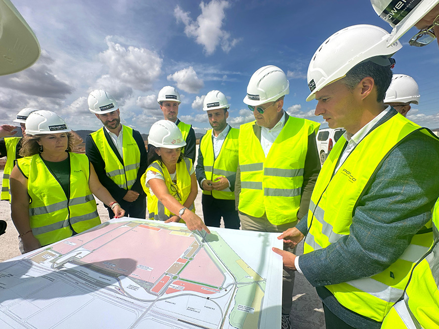 L'alcalde de Sagunt i el CEO de SEAT visiten les obres de la gigafactoria de bateries