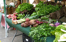 Nova edició de ‘MercaOrigen’ en el mercat de Sagunt amb productes artesans, cultura i art en directe