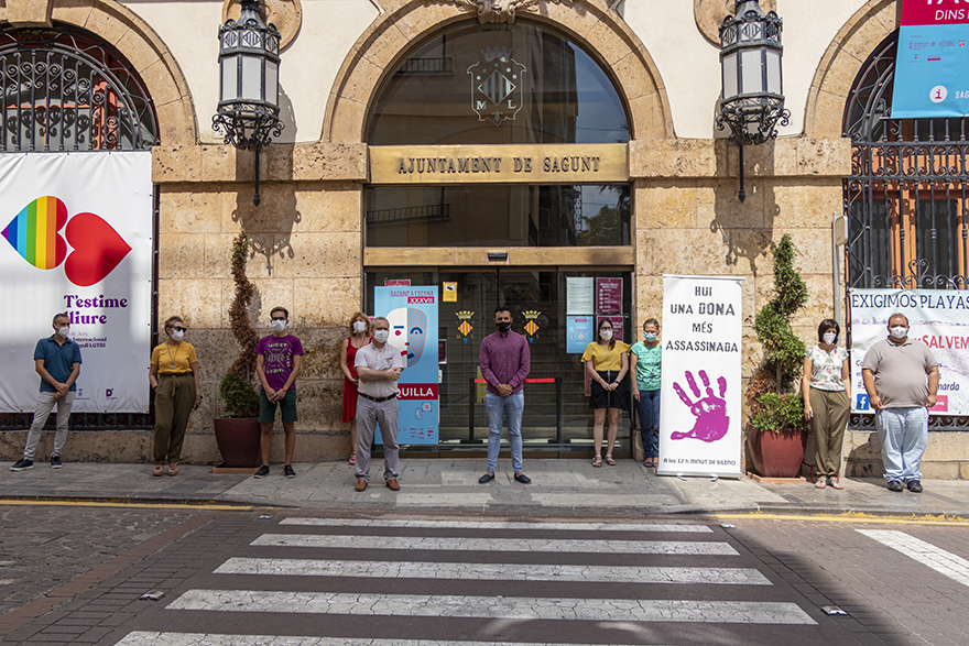 Sagunt guarda un minut de silenci en senyal de condemna i repulsa pels presumptes assassinats masclistes ocorreguts a Madrid i a Barcelona