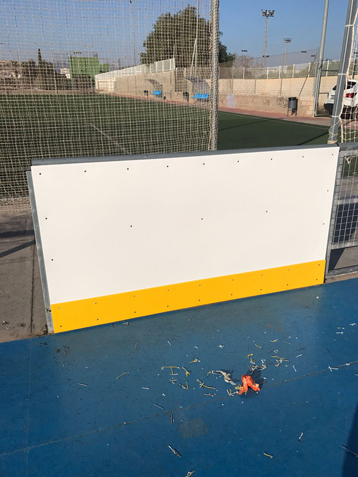 Guillermo Sampedro: “Amb la rehabilitació de la tanca garantim la continuïtat del club d'hoquei Alas a Sagunt”