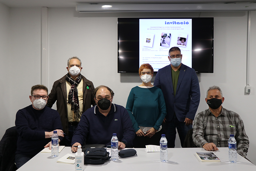 Els autors dels llibres guanyadors dels Premis Literaris Ciutat de Sagunt 2020 presenten les seues obres