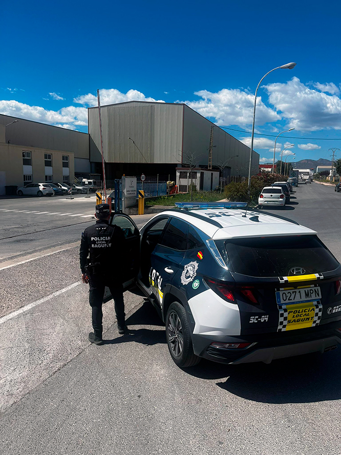 La rápida actuación de la Policía Local de Sagunto permite auxiliar a dos personas heridas en distintos incidentes
