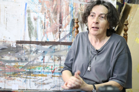 L'artista saguntina Elena Uriel trenca el silenci i mostra l'exili de la seua família des de la seua obra