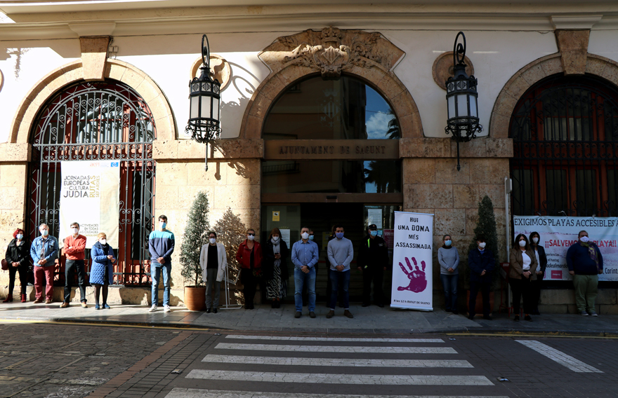 Sagunt guarda un minut de silenci en senyal de condemna i repulsa pel presumpte assassinat masclista ocorregut a Barcelona