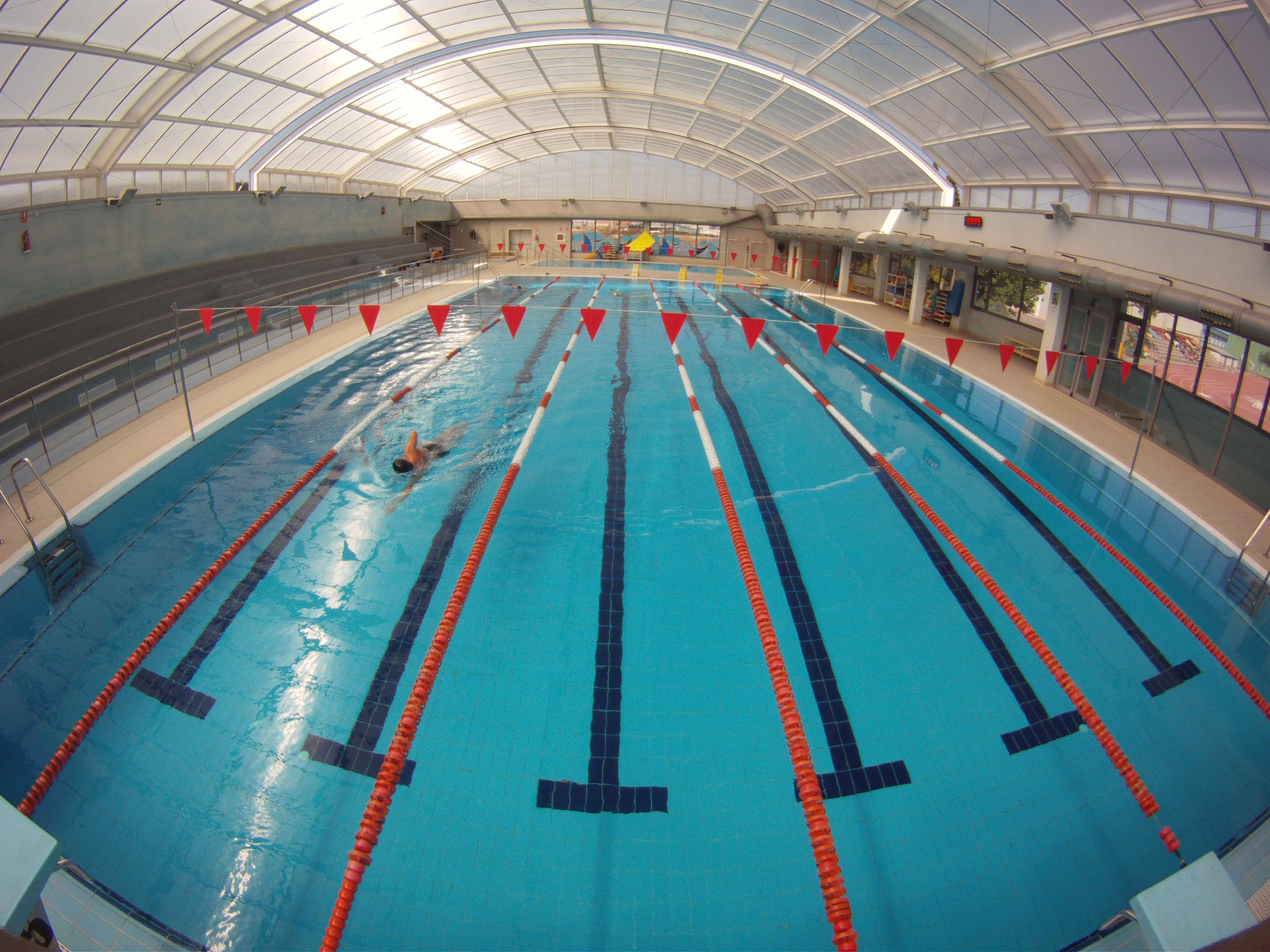 La delegació d'Esports organitza diverses activitats aquàtiques en les piscines municipals per a enguany