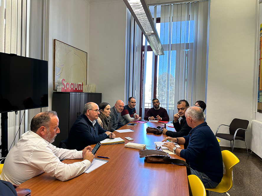 L'Ajuntament de Sagunt rep les associacions veïnals per a informar sobre la situació de la dessaladora