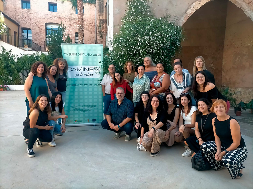 La regidora de Serveis Socials i el supervisor de la Conselleria de Serveis Socials, Igualtat i Habitatge visiten el taller Ben.Estar