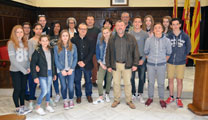 L'alcalde de Sagunt i el delegat de Cultura reben a un grup d'estudiants de secundària de Millau