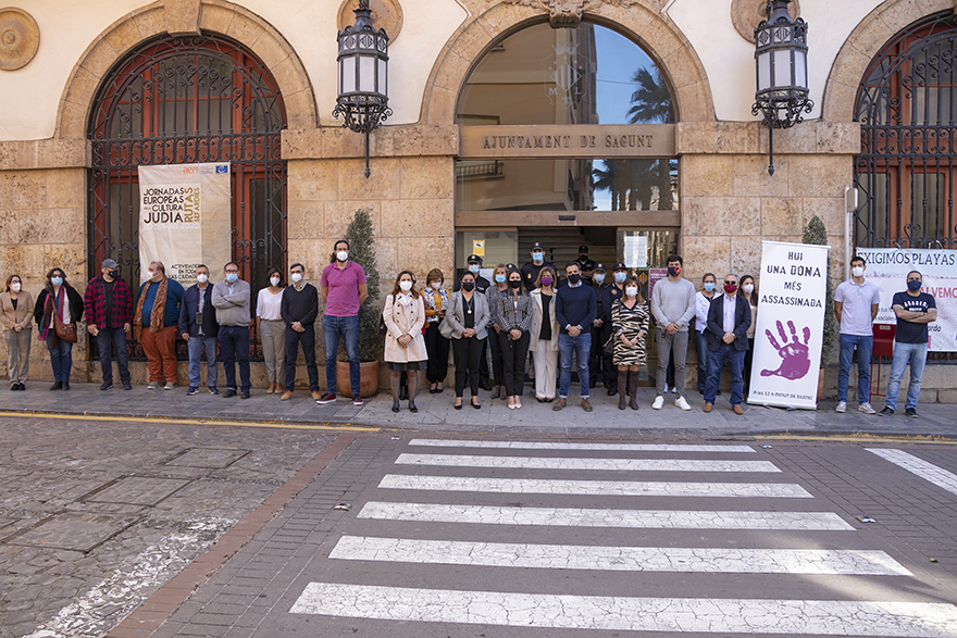 Sagunt guarda un minut de silenci en senyal de condemna i repulsa pel presumpte assassinat masclista ocorregut a Mallorca