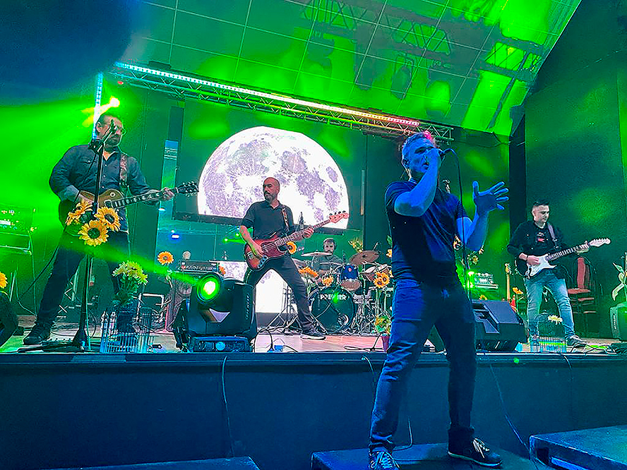 El tribut a El Último de la Fila i Manolo García arriba este dissabte al  Centre Cívic de la mà de Manolos Plateados