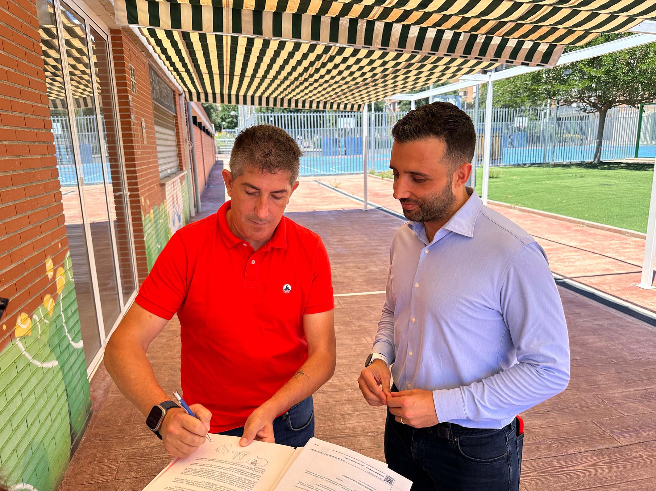 La cafeteria, les pistes de pàdel i la piscina descoberta del poliesportiu René Marigil s'inauguraran el 28 de juny