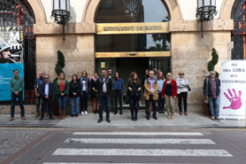 Sagunt guarda un minut de silenci pel presumpte assassinat masclista ocorregut a Parla