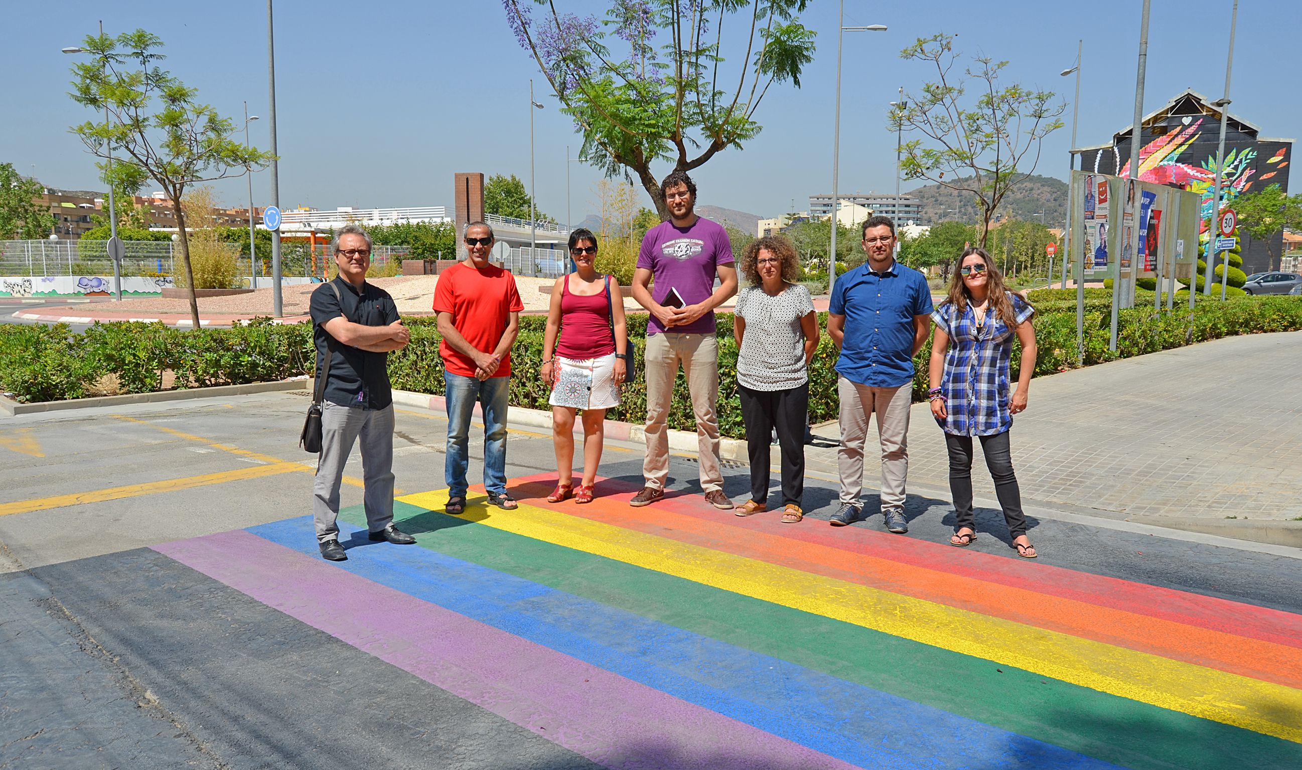 L'Ajuntament de Sagunt ha pintat la bandera LGTBI en dos carrers del municipi