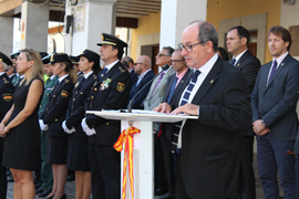 L'alcalde per substitució, Pepe Gil, assisteix als actes commemoratius de la comissaria de Sagunt pel dia de la Policia Nacional