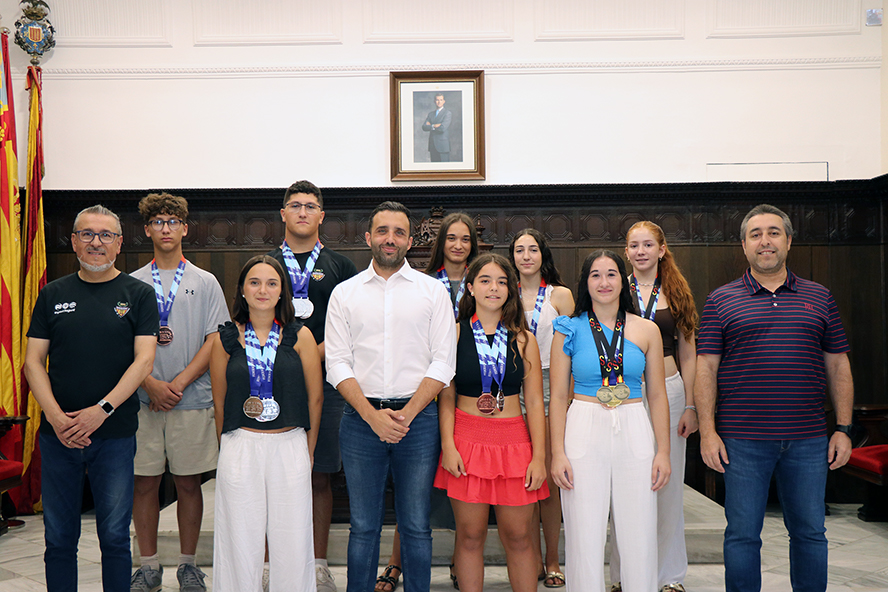 El Club de Lluita Camp de Morvedre rep un homenatge per les 25 medalles obtingudes enguany en diverses competicions