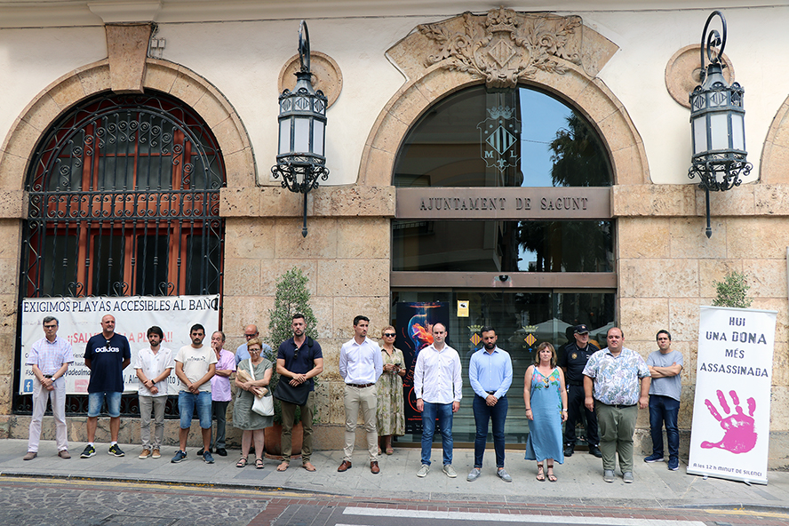 Sagunt guarda un minut de silenci en senyal de condemna i repulsa pel presumpte assassinat masclista a Utrera